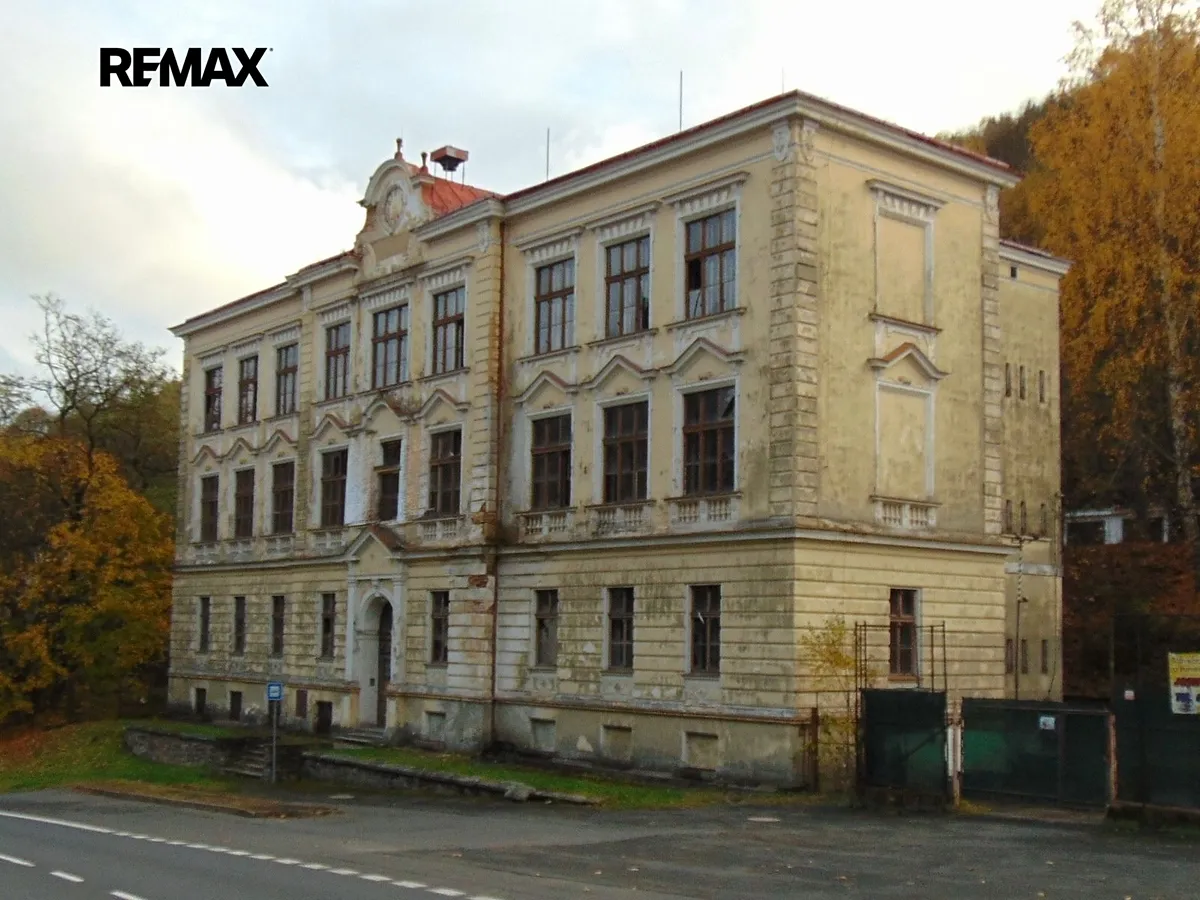 Prodej komerční nemovitosti 3097 m²